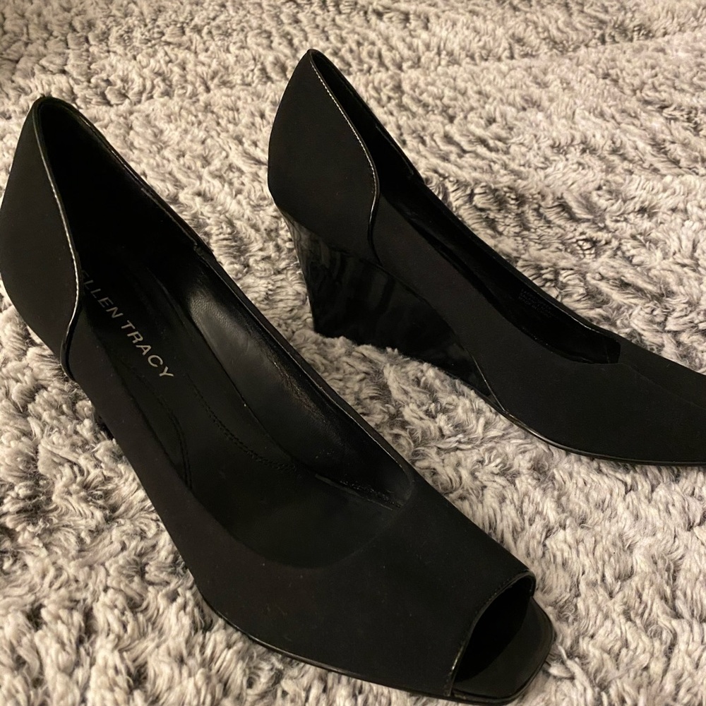 Black dress shoes